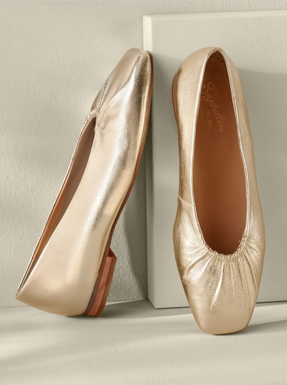 Seychelles Women Little Things Flats US 7.5 EU 38 Platinum Gold Leather NWOB